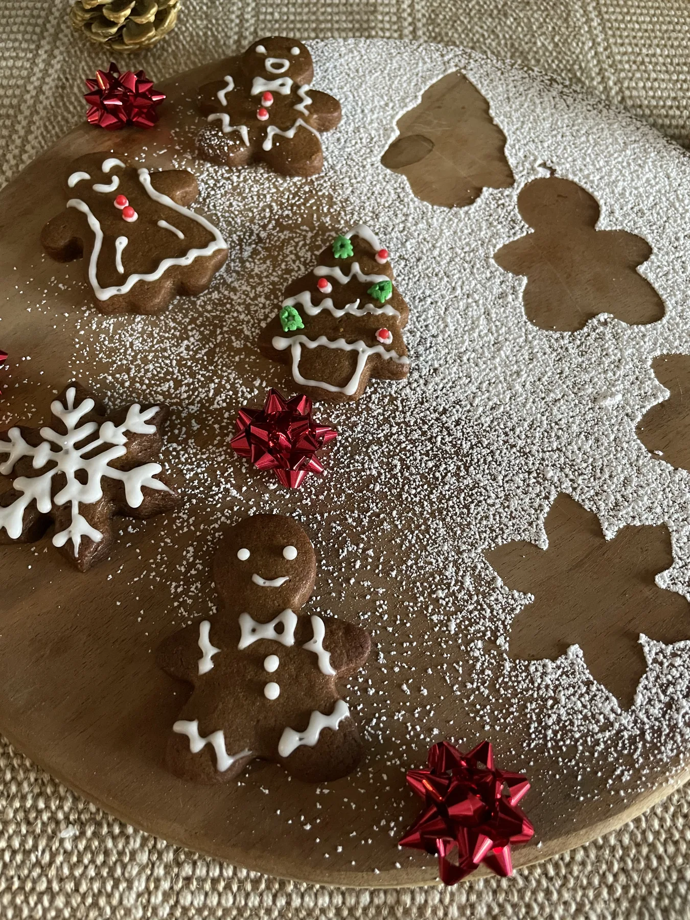 Artisan gingerbread and sugar cookies on a clay tray — Unsalted craft direction